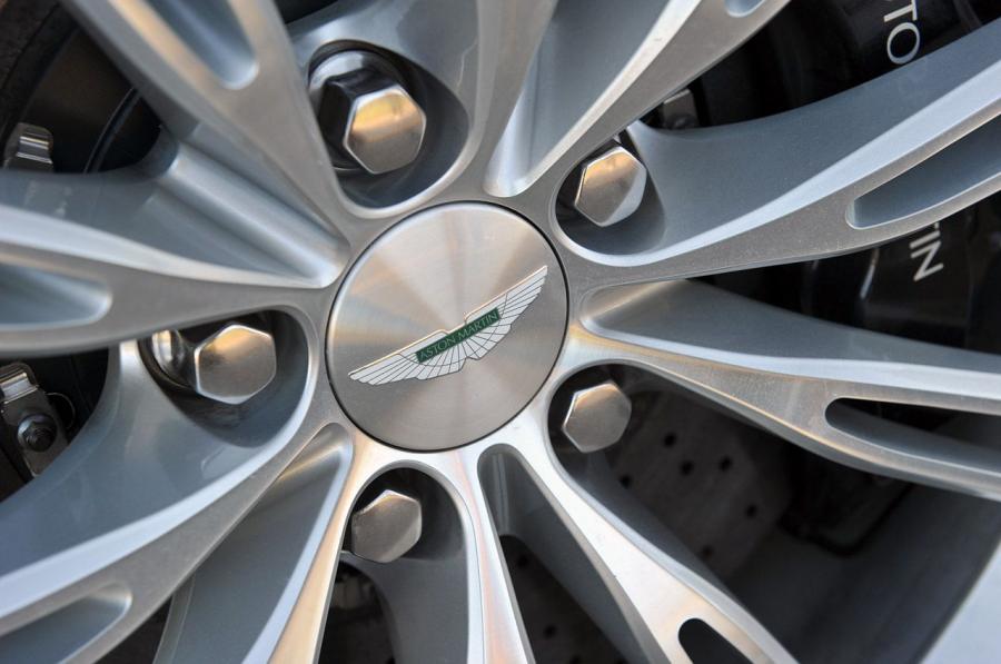 Колеса Aston Martin DB9 2013 года  (NA) (фото 48 из 60)